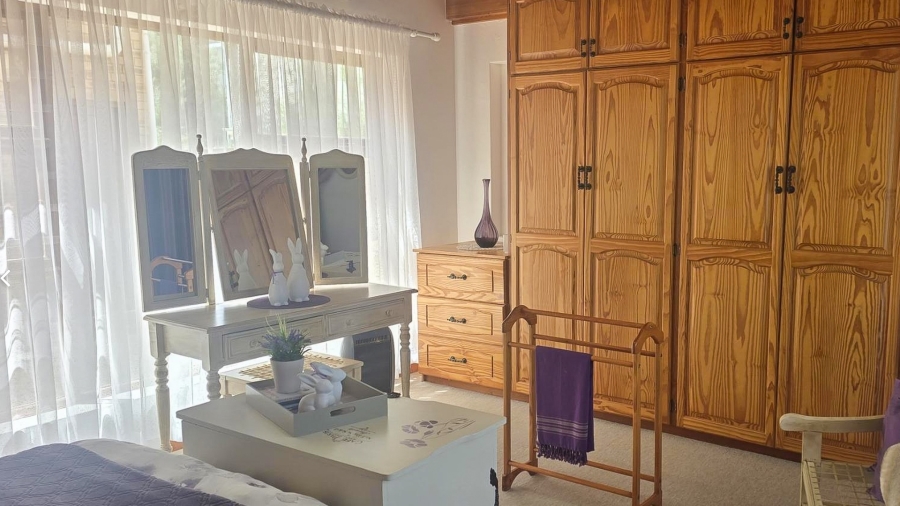 5 Bedroom Property for Sale in Glentana Western Cape
